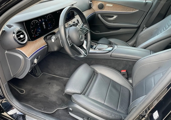 Mercedes-Benz Klasa E cena 159000 przebieg: 73988, rok produkcji 2020 z Piaseczno małe 352